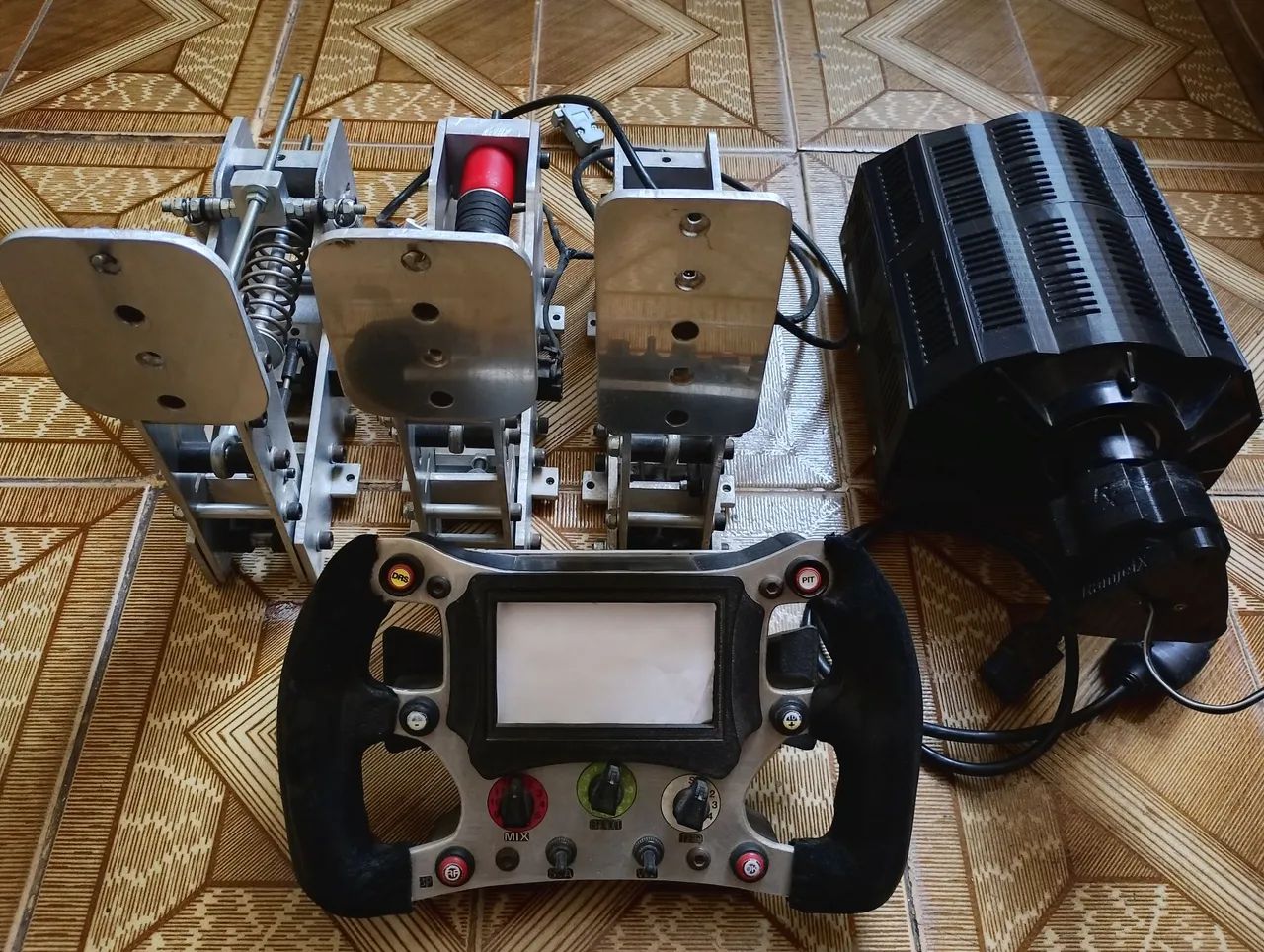 Conjunto simulador force feedback C/pedal e volante
