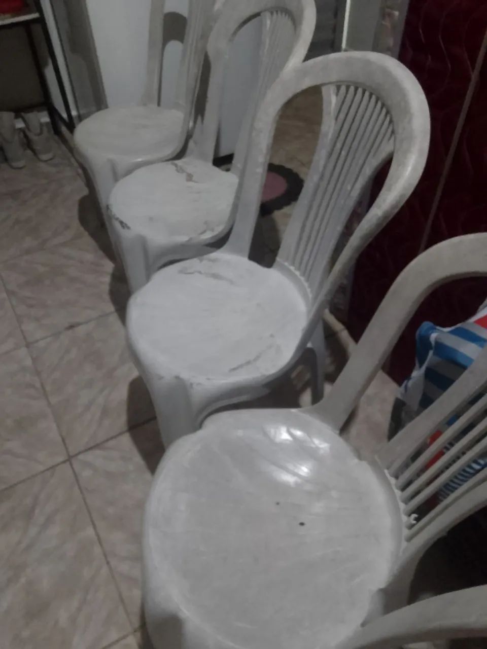 Cadeiras de plástico 