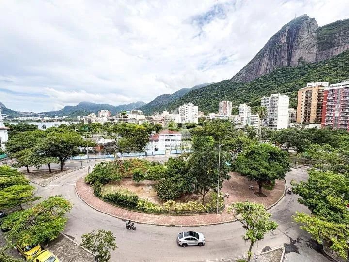 Cobertura linear, 3 quartos, com vaga, na Lagoa - Foto 2