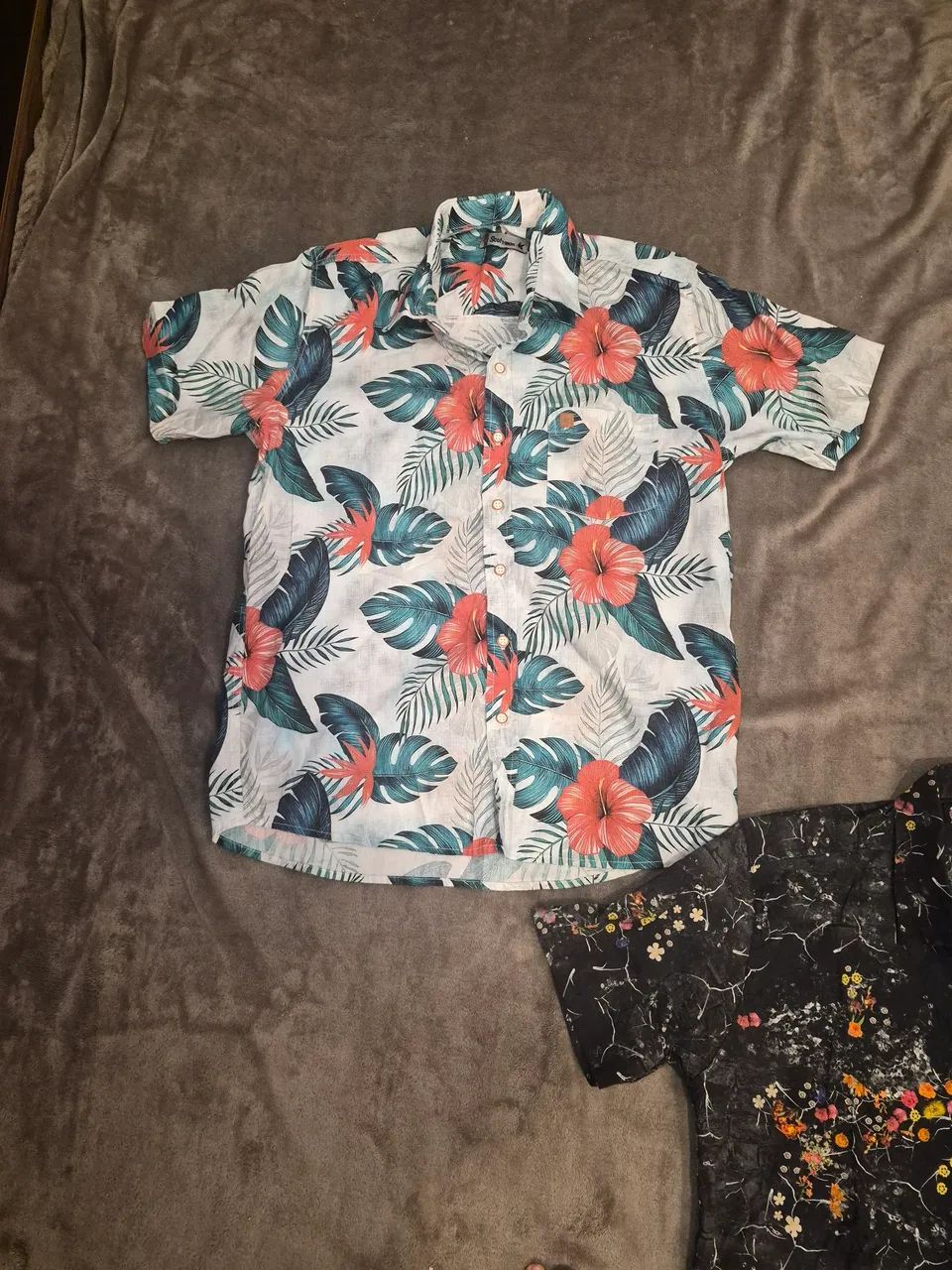 Blusa estampada diversa tam P lote 3 peças  - Foto 2