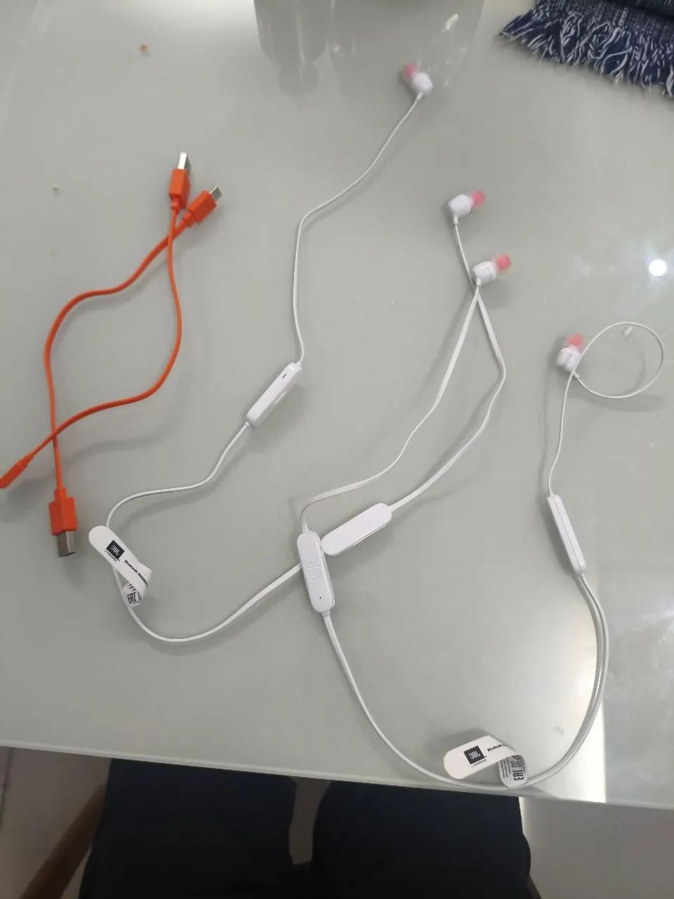 Fones JBL bluetooth novos