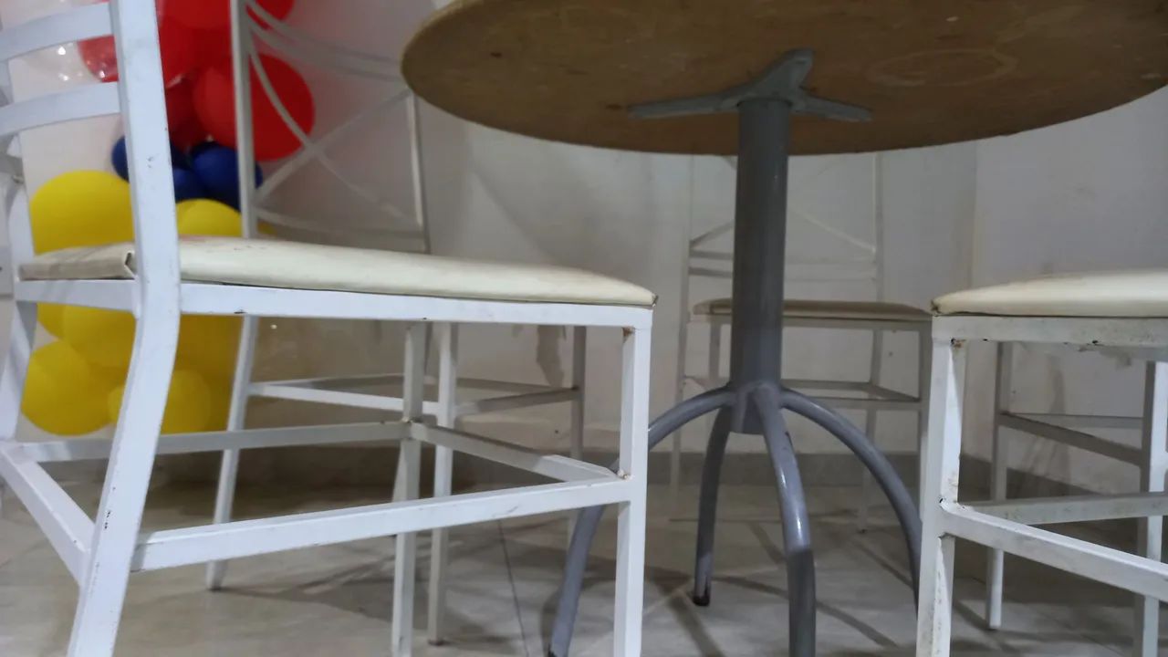 Jogo de mesa e cadeiras  - Foto 5