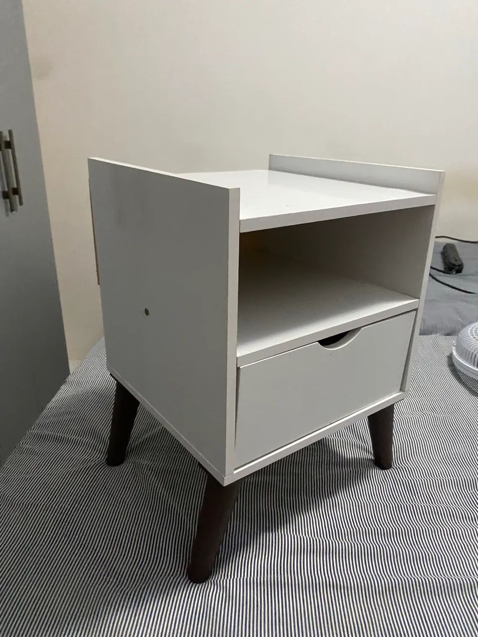 Mesa de Cabeceira novinha