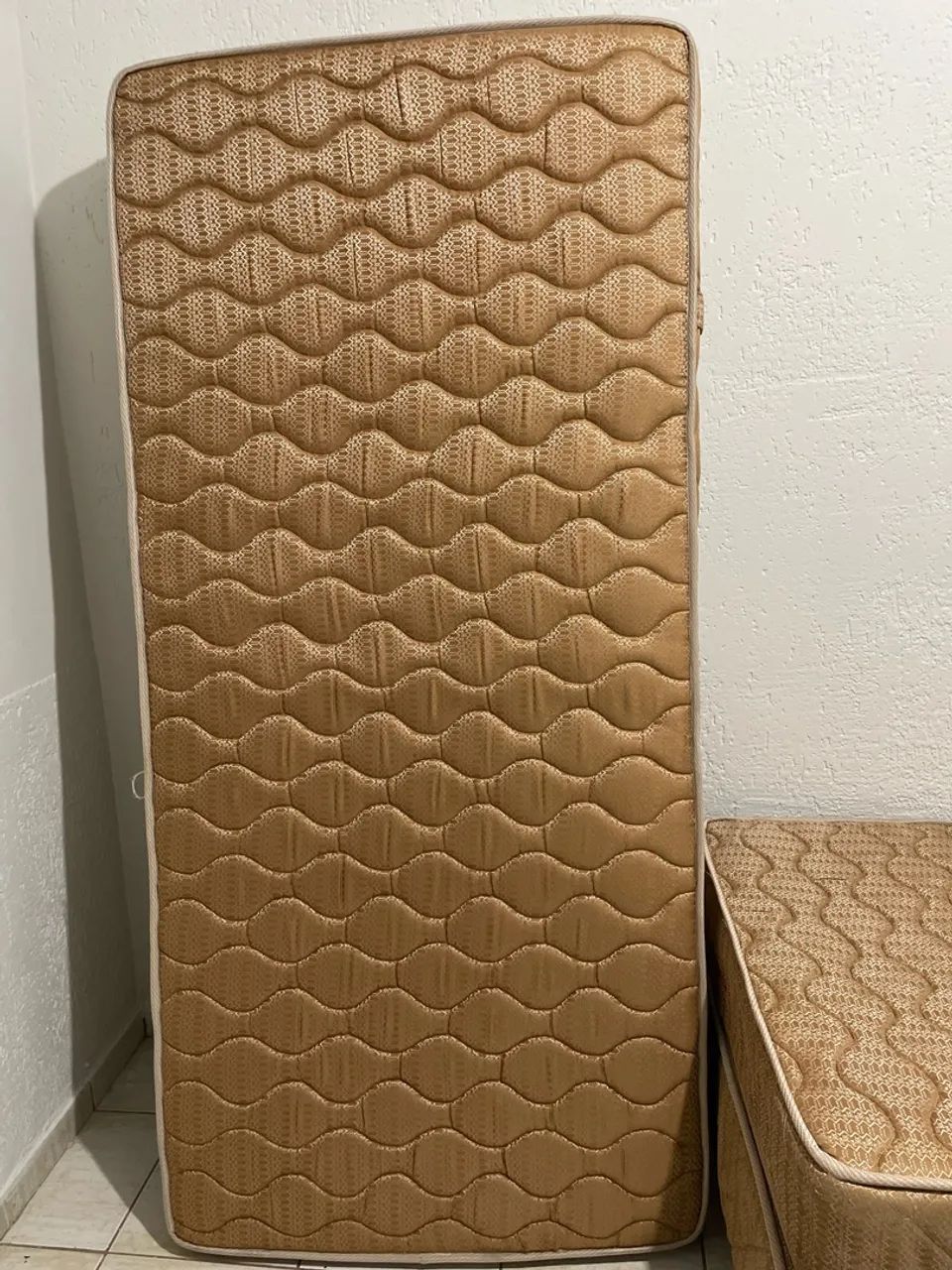 Cama de solteiro + dois colchões  - Foto 4