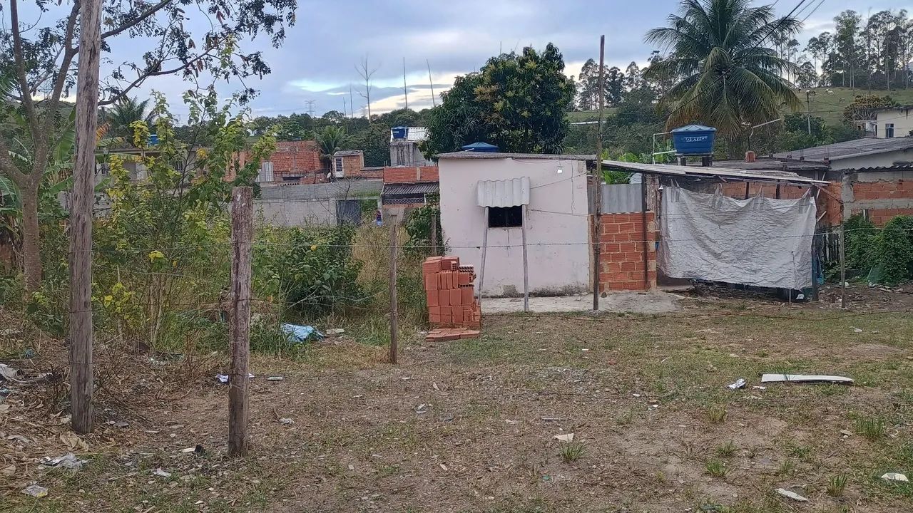 Terreno com pequena casa com água e luz  - Foto 5