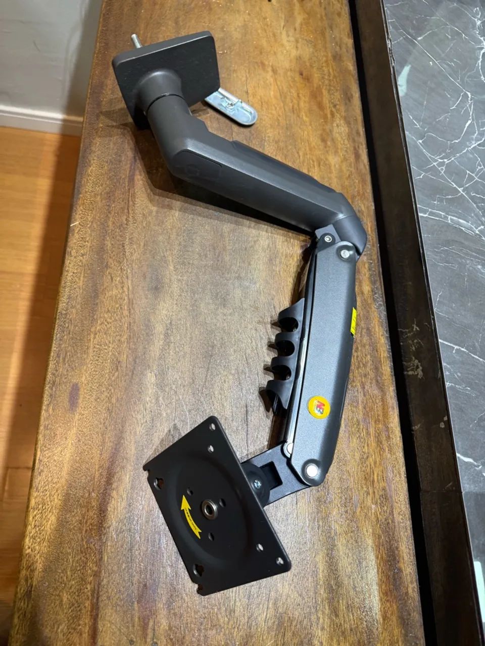 Braço articulado para monitor até 30 polegadas  - Foto 4