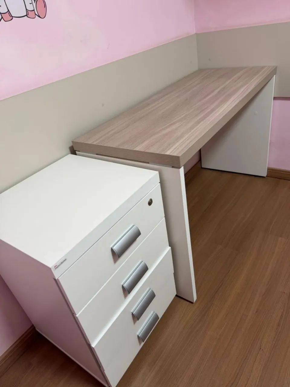 Mesa de estudo novíssima