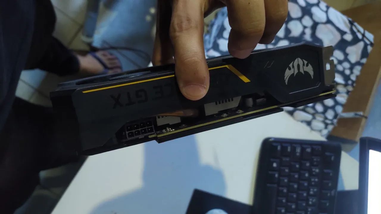 Placa de vídeo Asus Tuf gaming 1660 super - Foto 3