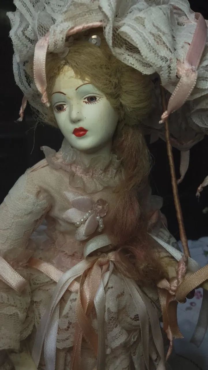Boneca estilo Vitoriano,marcas pelo tempo  - Foto 4