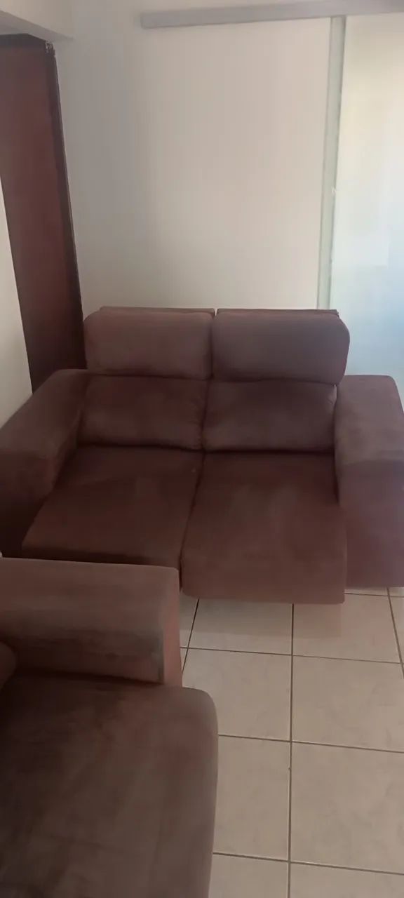 Sofá retrátil 3 e 2 lugares.