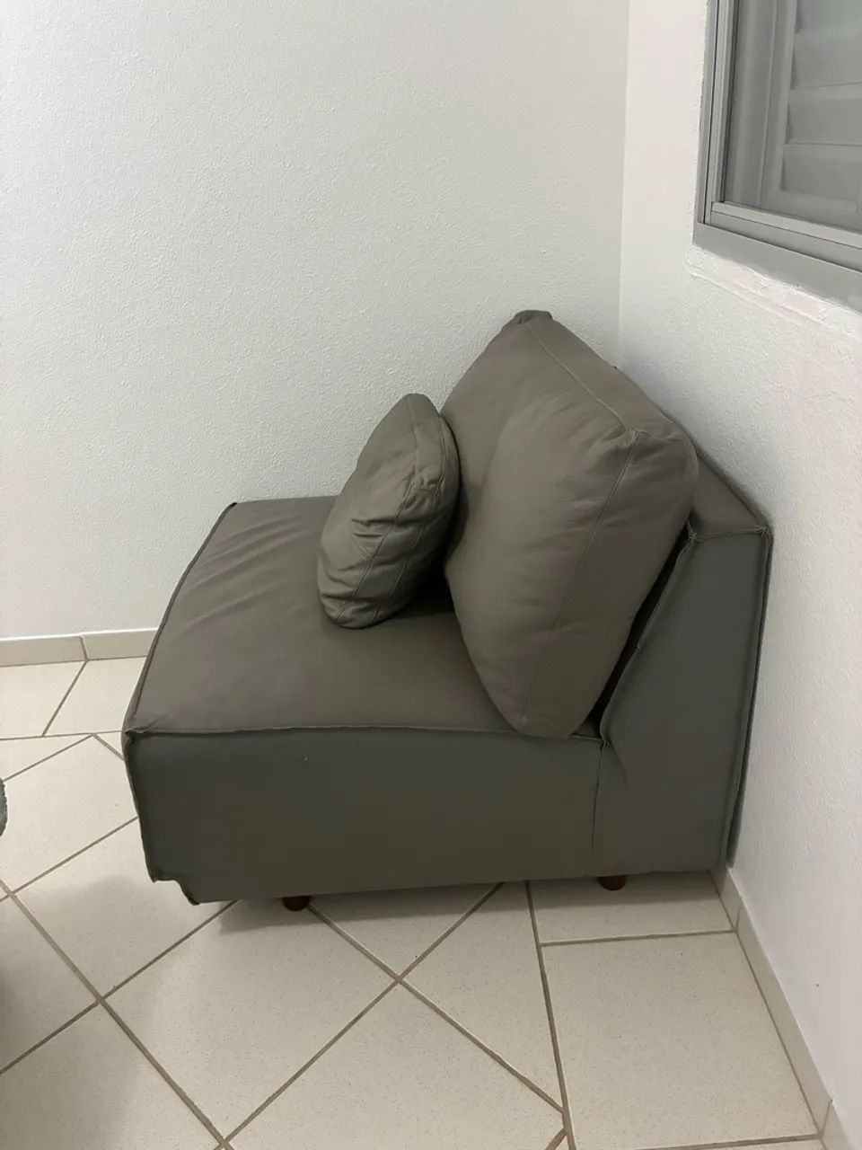 Poltrona de couro 87x85 cm - Foto 2