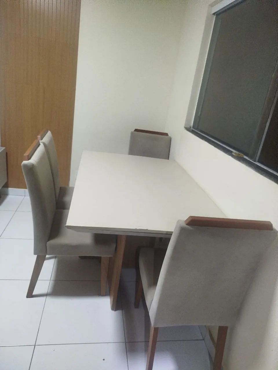 Mesa com 4 cadeiras  - Foto 2