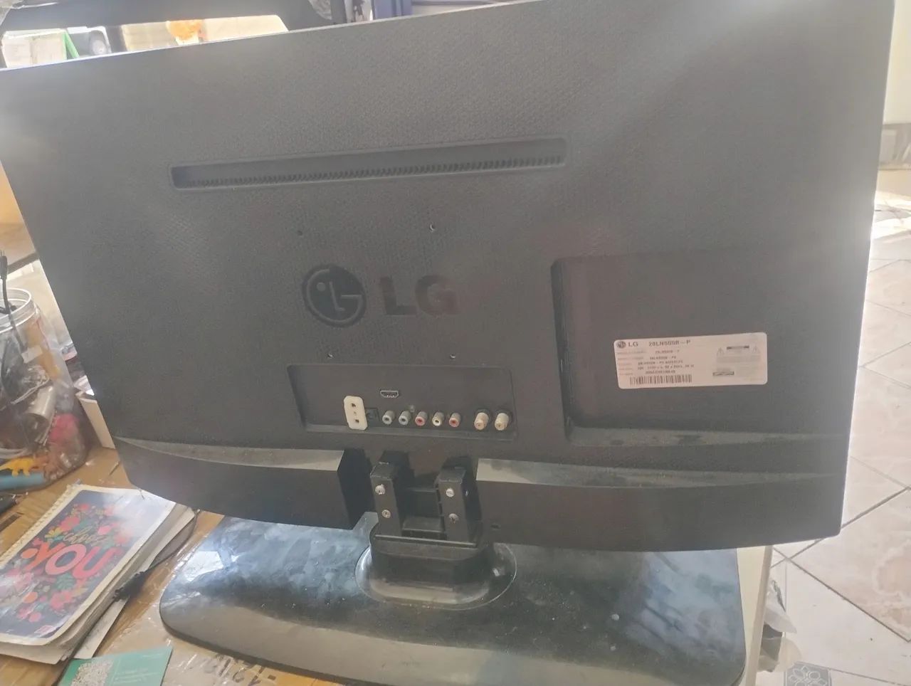 Tv LG 28 polegadas displays quebrado para retira pecas - Foto 3