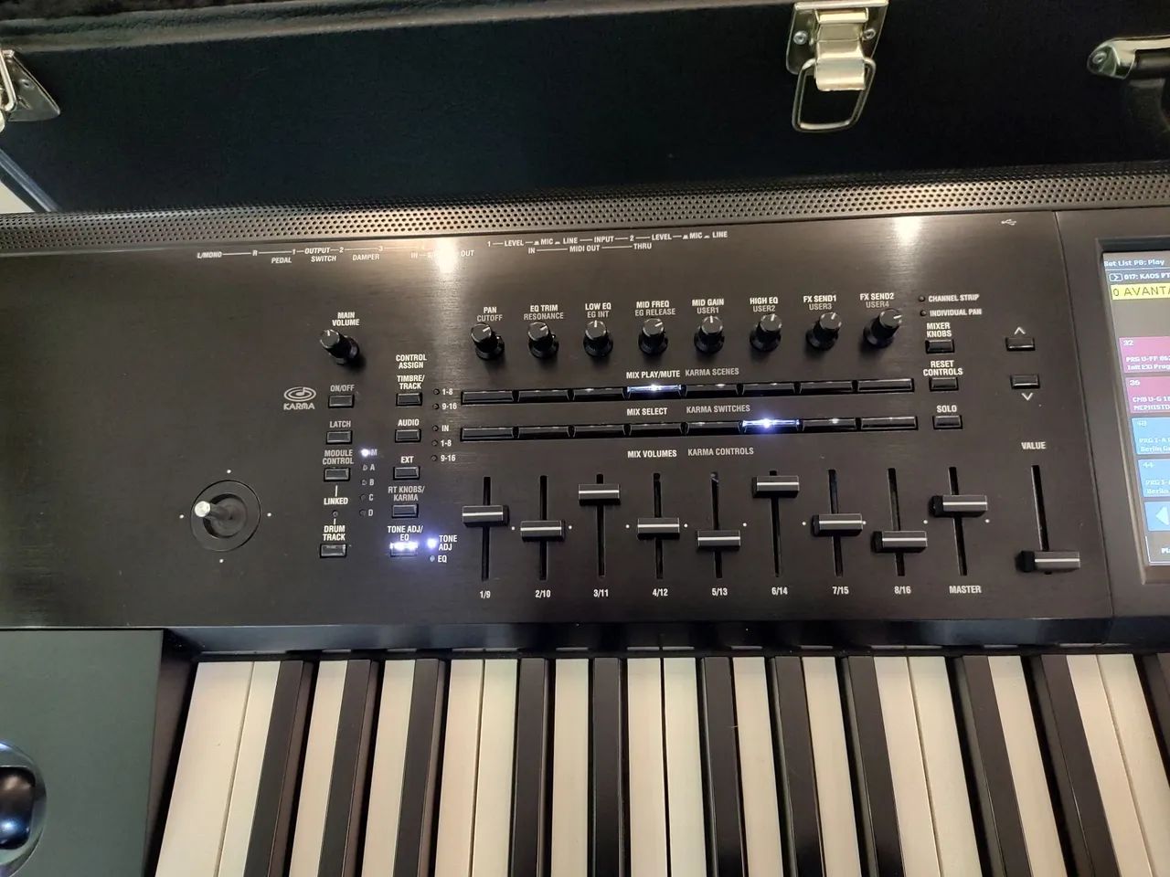 Teclado Korg kronos 2 73  - Foto 3