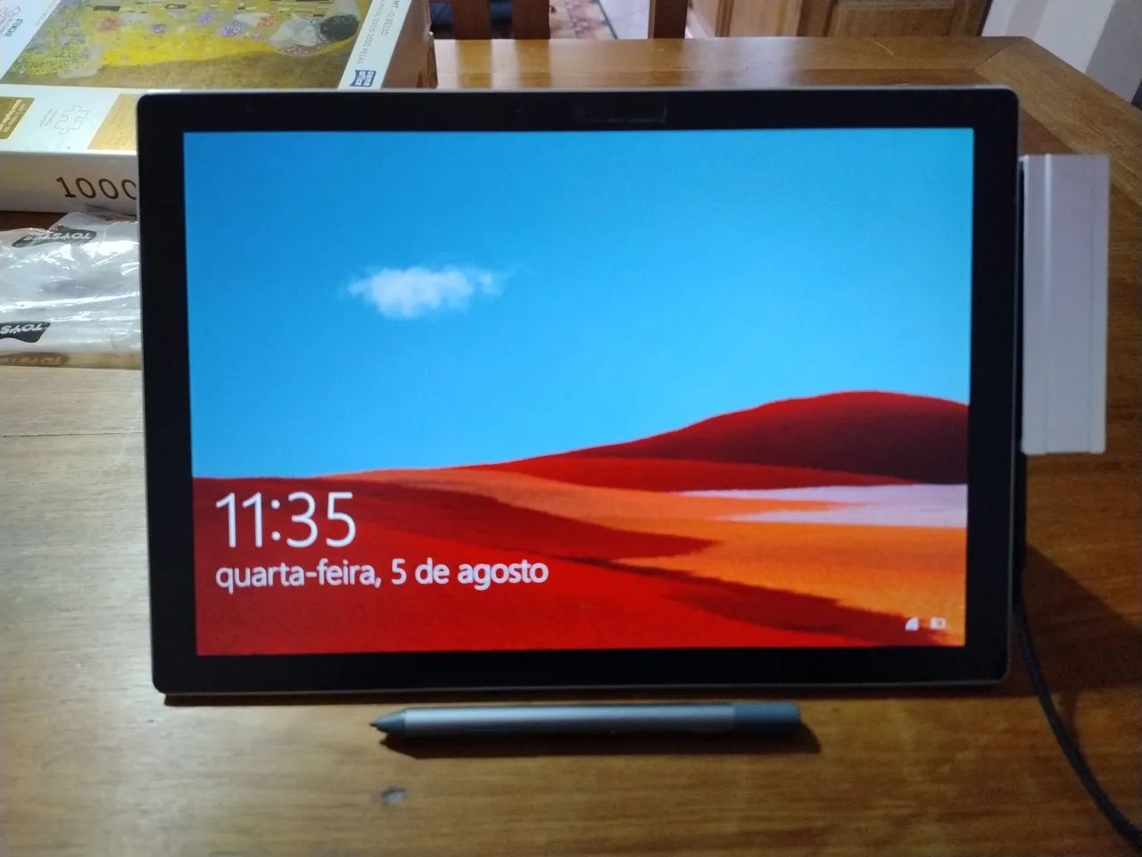 Microsoft Surface Pro 5th Gen - 8GB RAM com caneta touch e add-ons - Foto 4