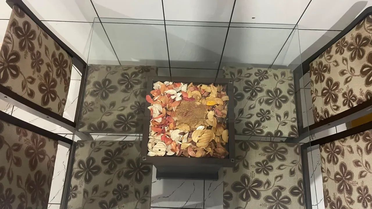 MESA DE VIDRO COM 4 CADEIRAS  - Foto 3
