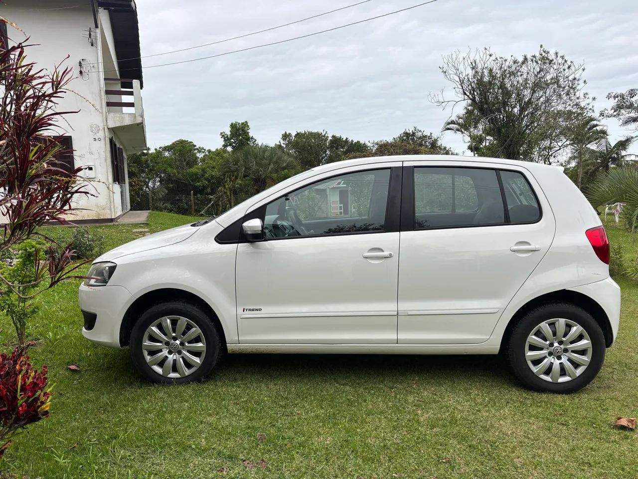 Volkswagen Fox 1.0 MI Total Flex 8V 5P 2014 - Foto 4