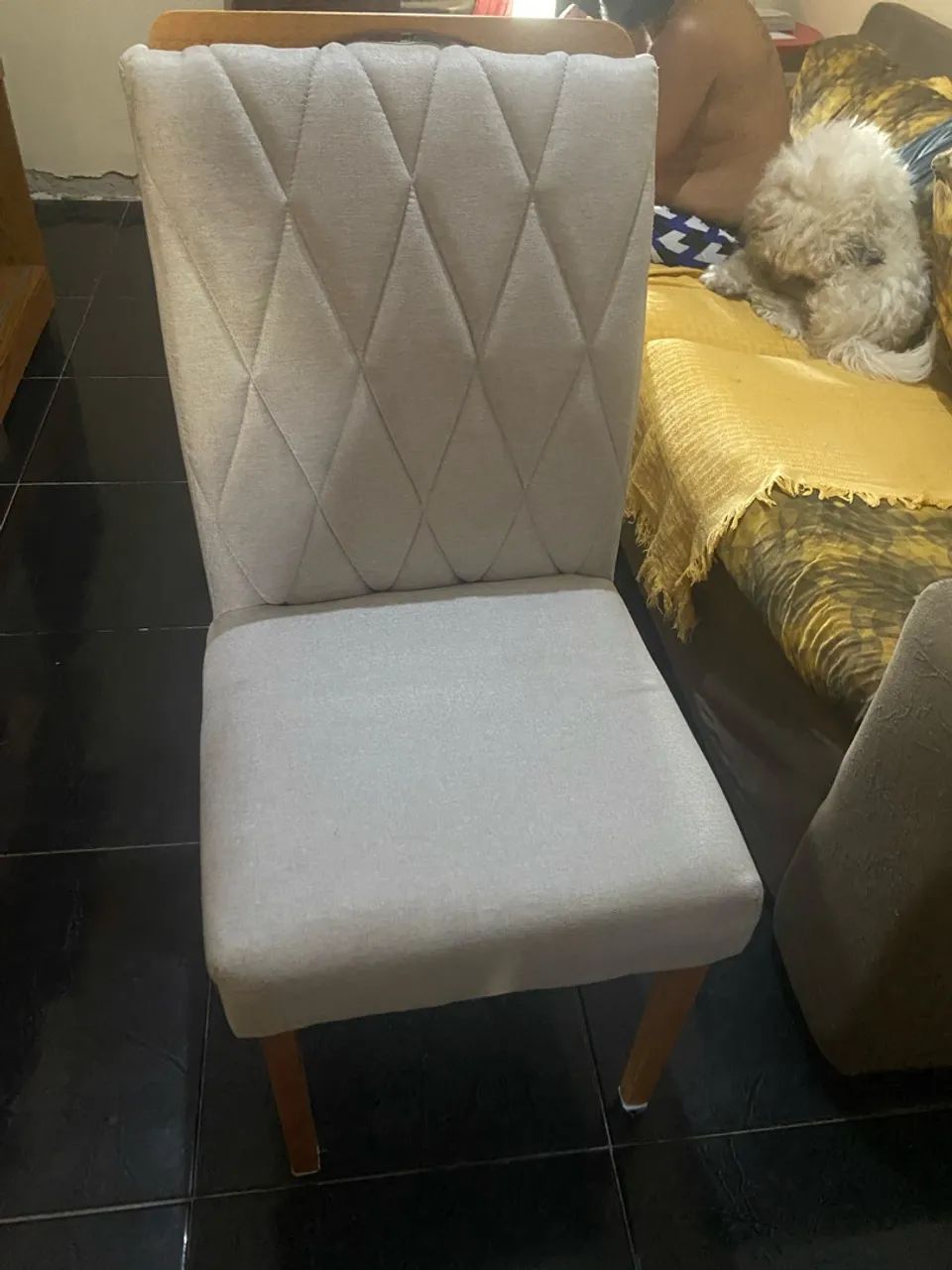 Vendo mesa  com 04 cadeiras - Foto 3