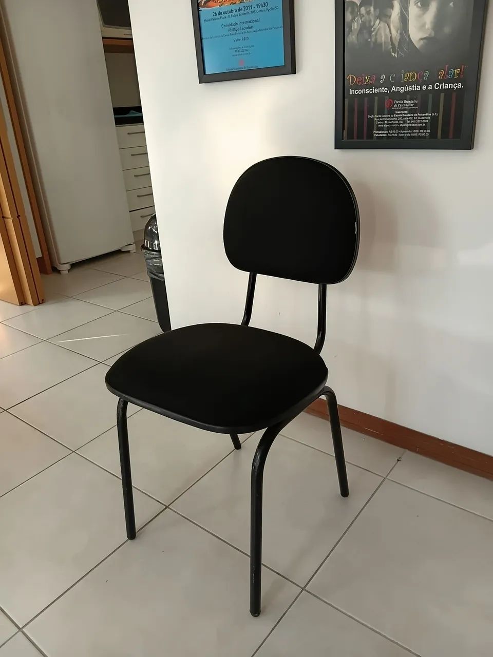 6 cadeiras executivas fixas 4 pés sem braços 100 CADA - Foto 4