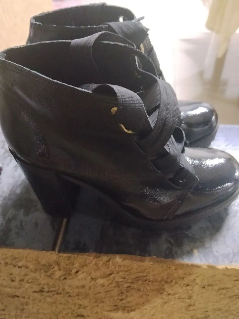 Bota cano curto semi nova  - Foto 2