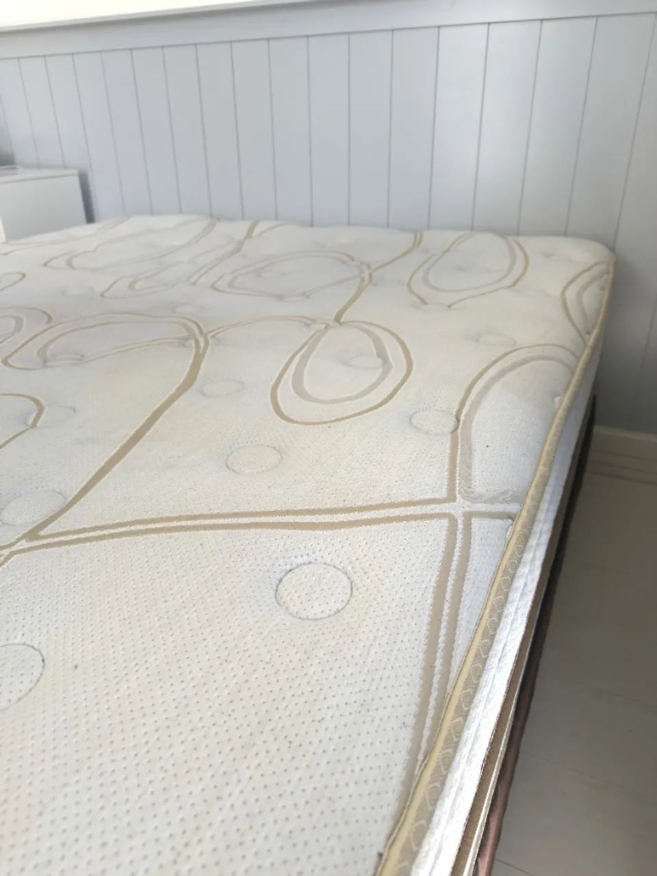 OPORTUNIDADE! Colchão Queen Ortobom Genève - Excelente Estado - Foto 3