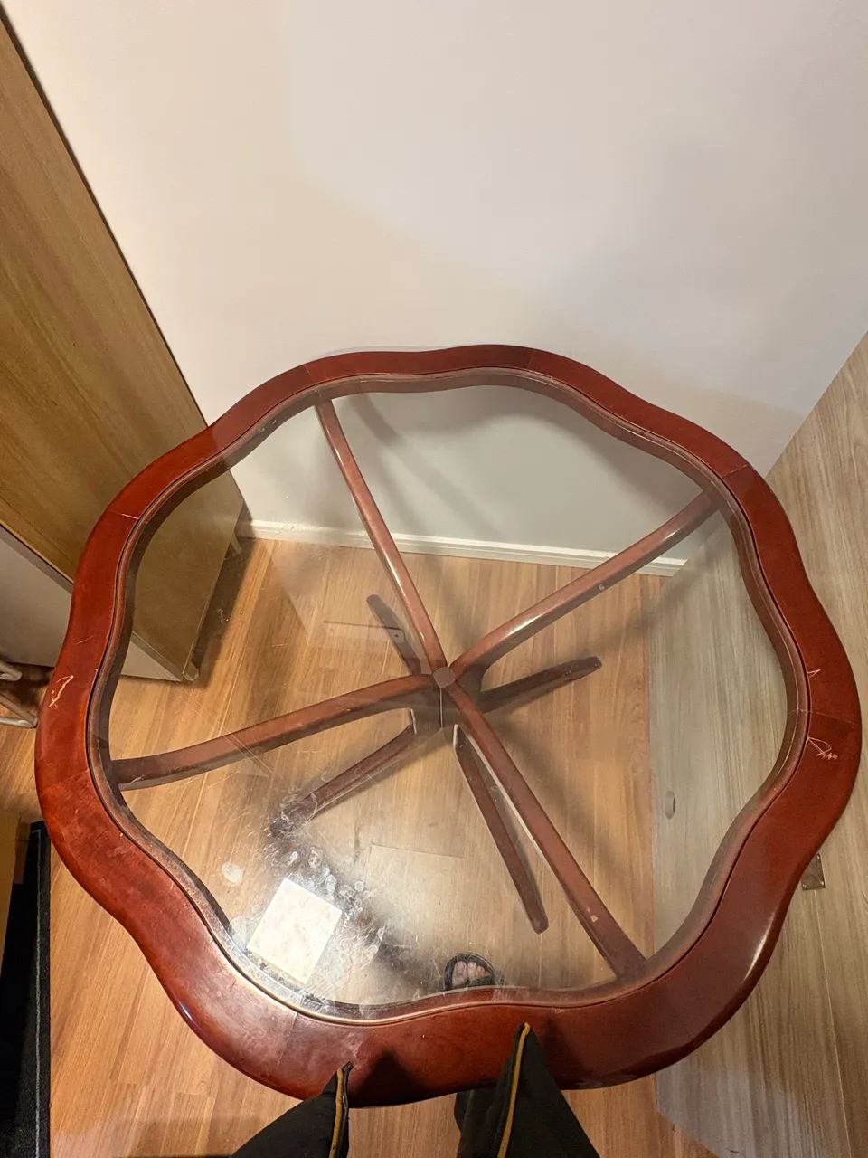 Mesa de madeira com vidro 