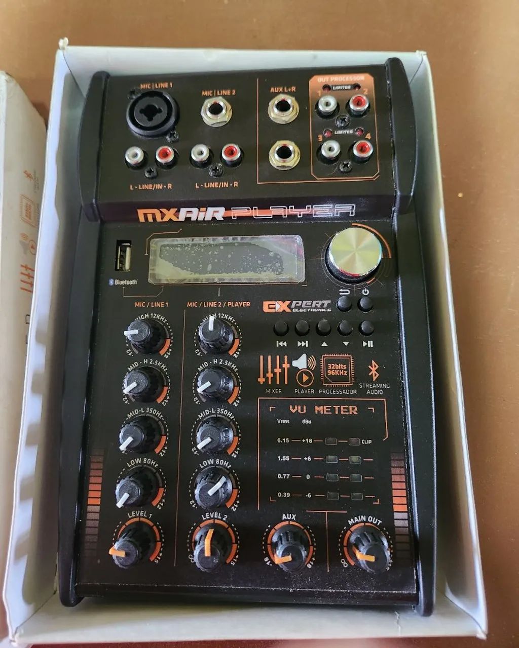 Mesa de Áudio com processador. 