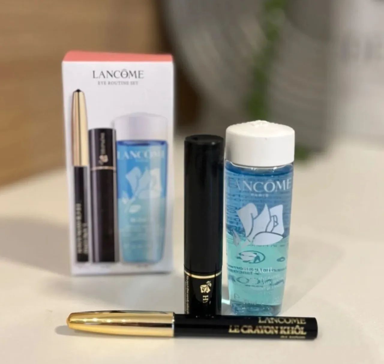 Kit dá Lancôme, mascara de cilios, lápis de olhos é demaquilante 