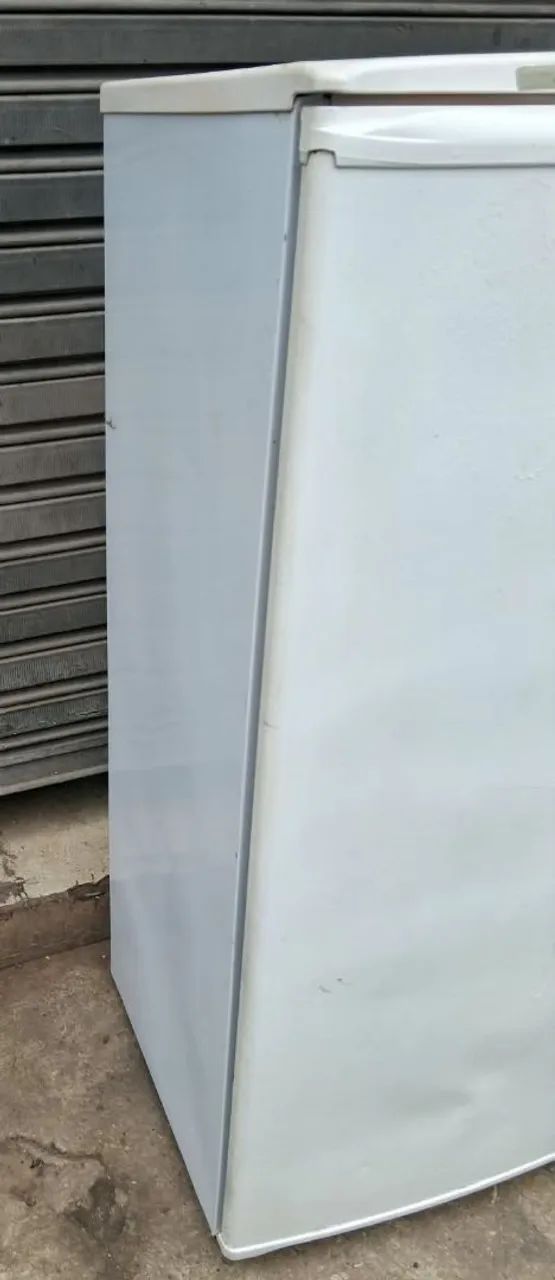 Vendo freezer 240 litros  - Foto 3