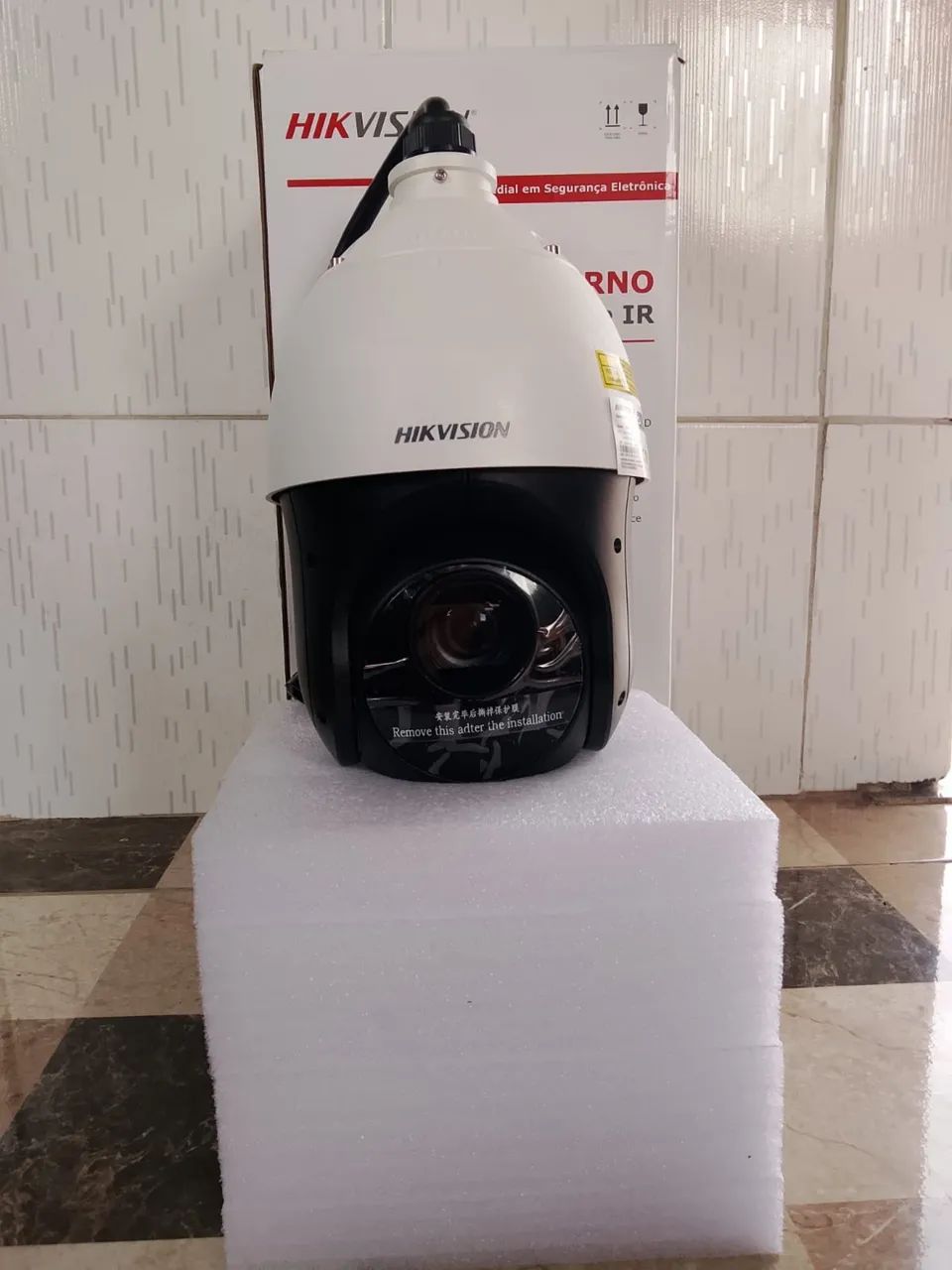 VENDE SE CÂMERA HIKVISION NOVA