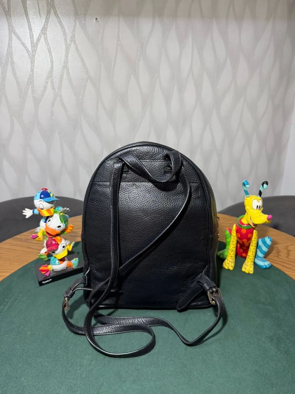 Mochila Michael Kors em couro em ótimo estado - Foto 2