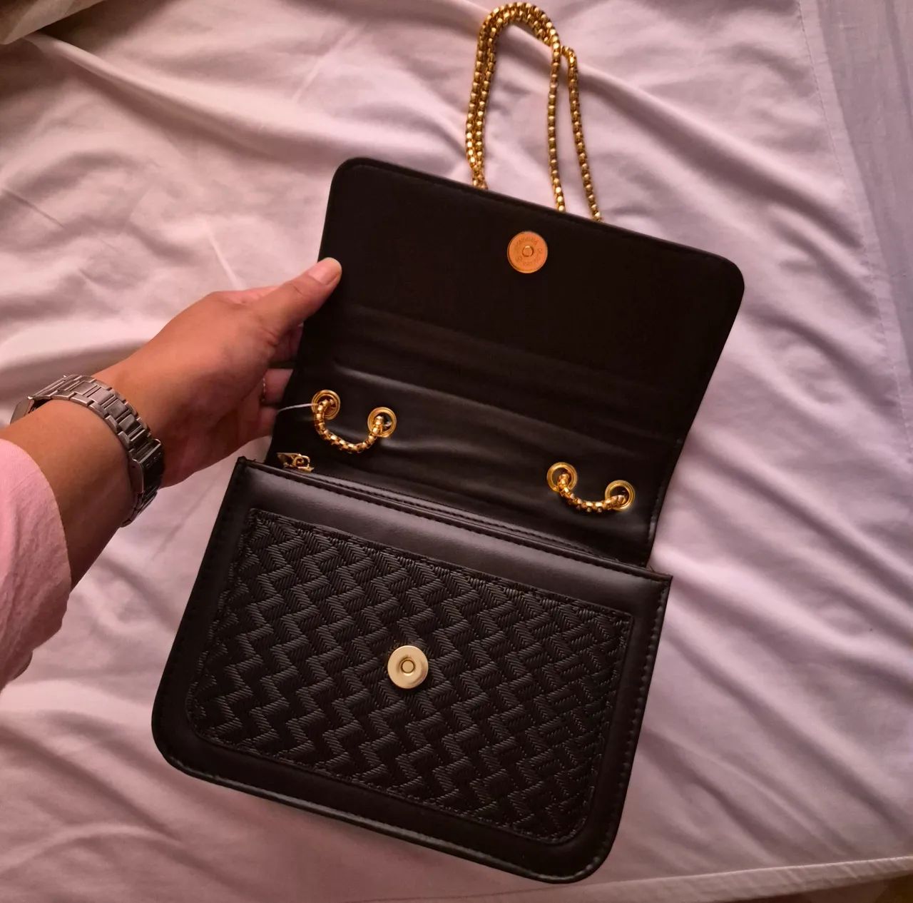 Bolsa preta média, nova com etiqueta, bem espaçosa  - Foto 2