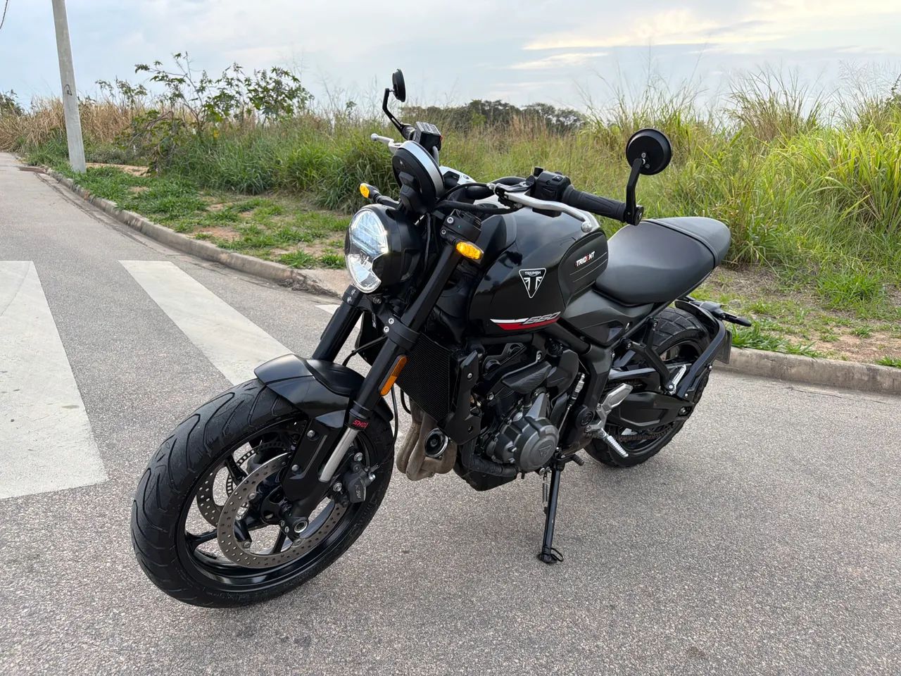 TRIUMPH TRIDENT 660 2025