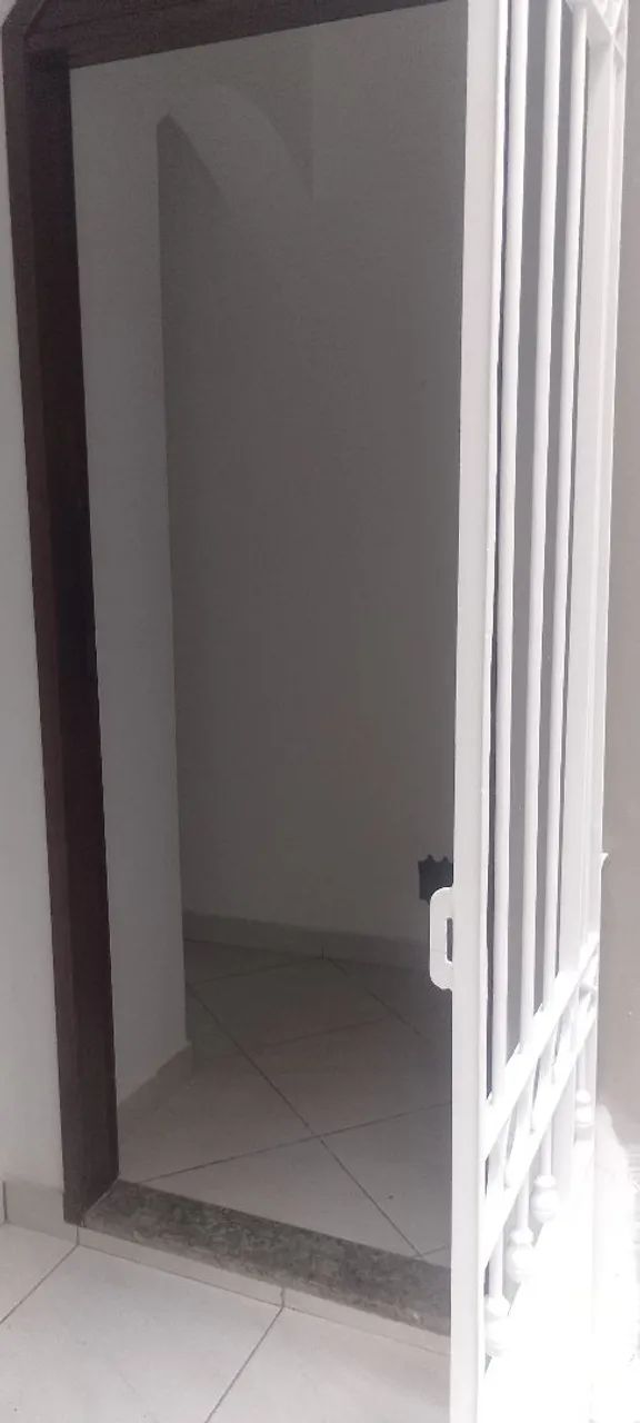 Kitnet, banheiro, quarto área de serviço e banheiro 