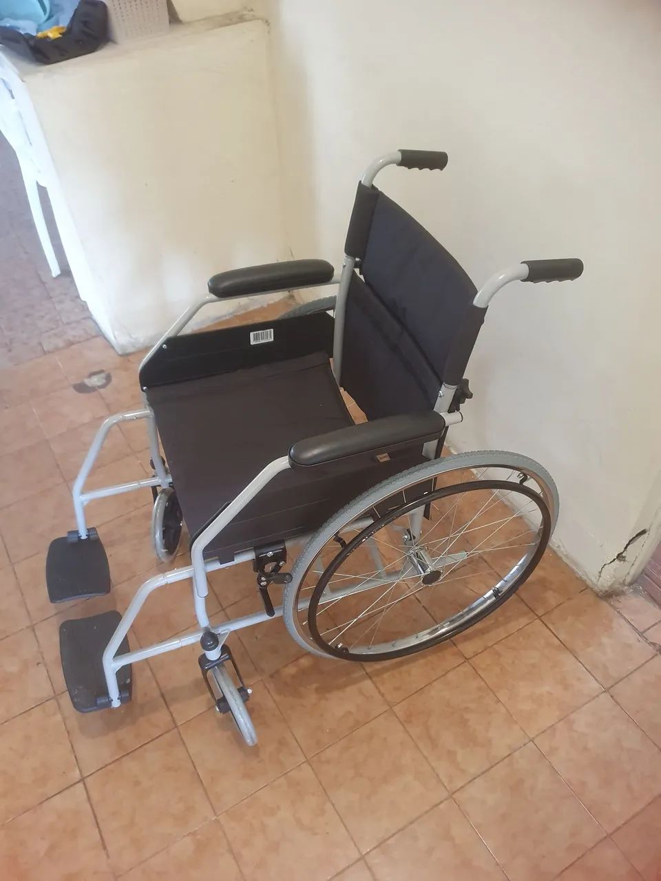 Cadeira de rodas nova  - Foto 2