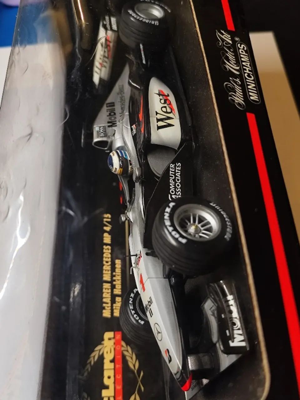 Miniatura McLaren Mercedes MP4/15 1:18 - Mika Hakkinen