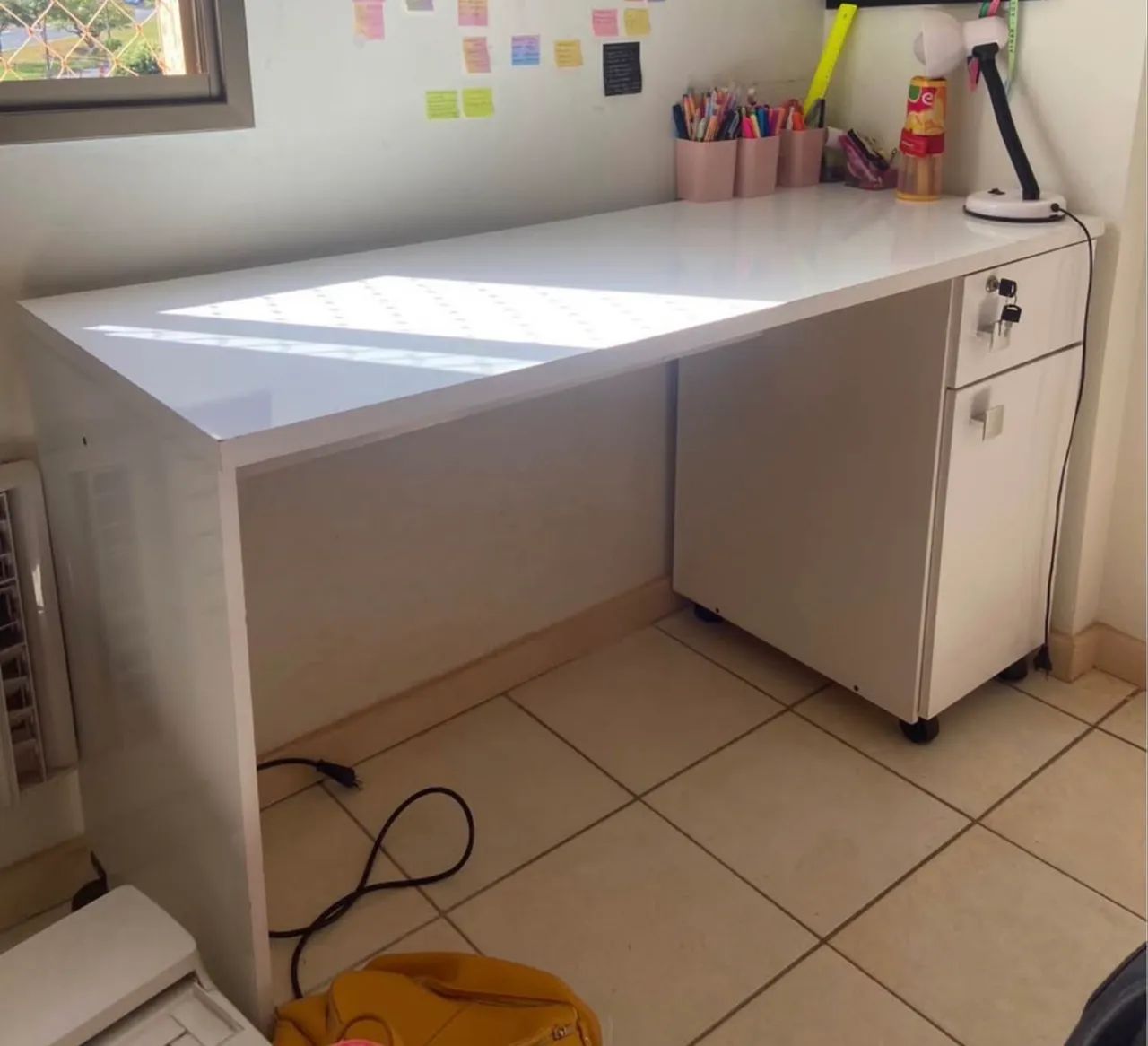 Mesa de estudos (136x51 cm)
