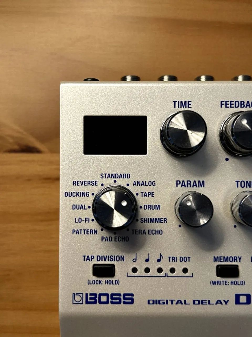 BOSS DD-200 digital delay - Instrumentos musicais - Bacacheri
