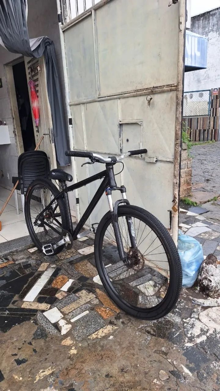 Vende-se bicleta aro 29 em perfeito estado com freio a disco  - Foto 4