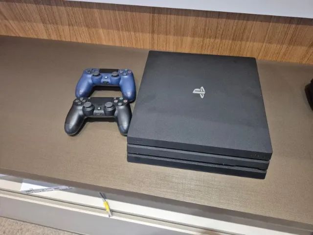 PS4 PRO 1TB + 2 CONTROLES