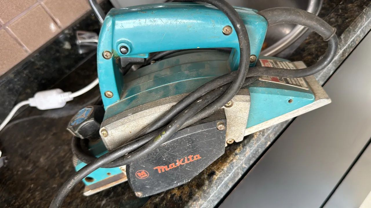 Plaina Makita 110v