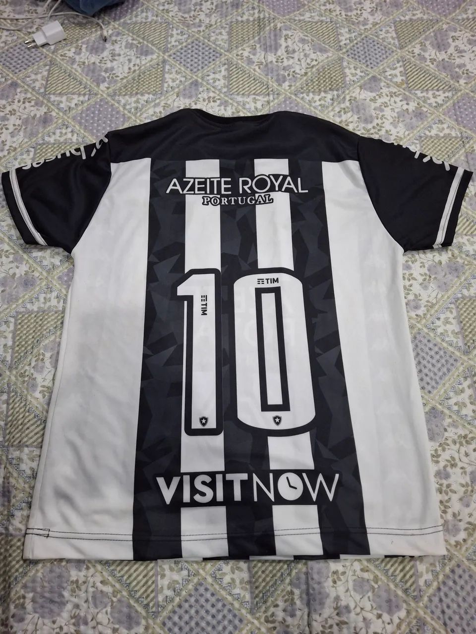 Vendo uma camisa do Botafogo e bonés  - Foto 2