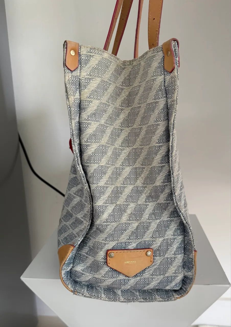 Bolsa Arezzo com detalhes em couro  - Foto 2