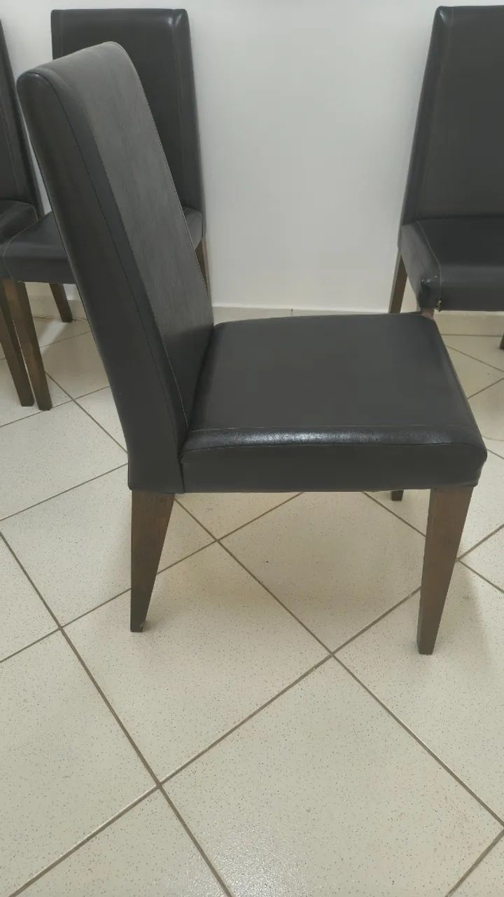 Cadeira   de   Couro Preta  - Reformada  - Foto 2