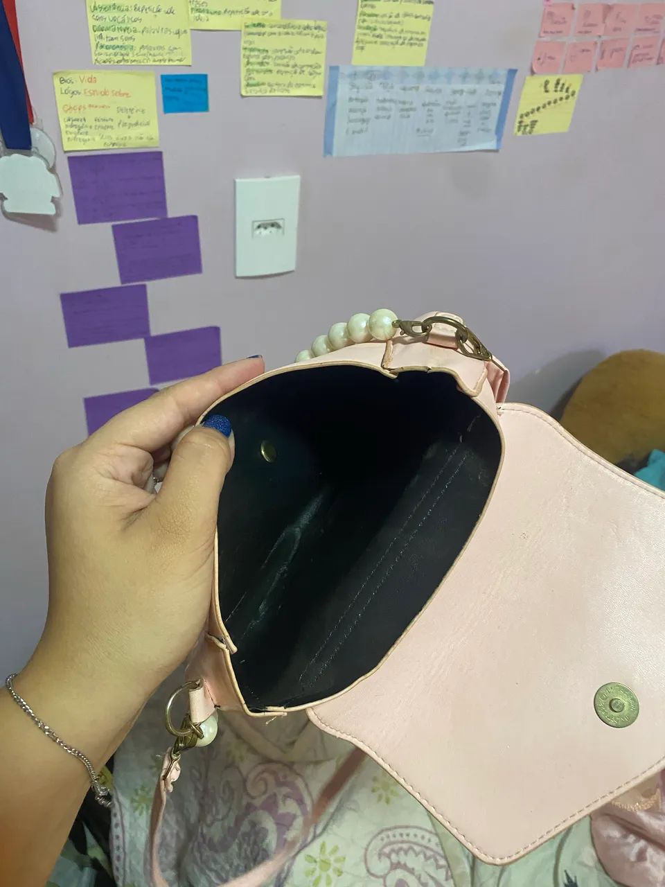 Vendo bolsa rosa com pérolas  - Foto 3