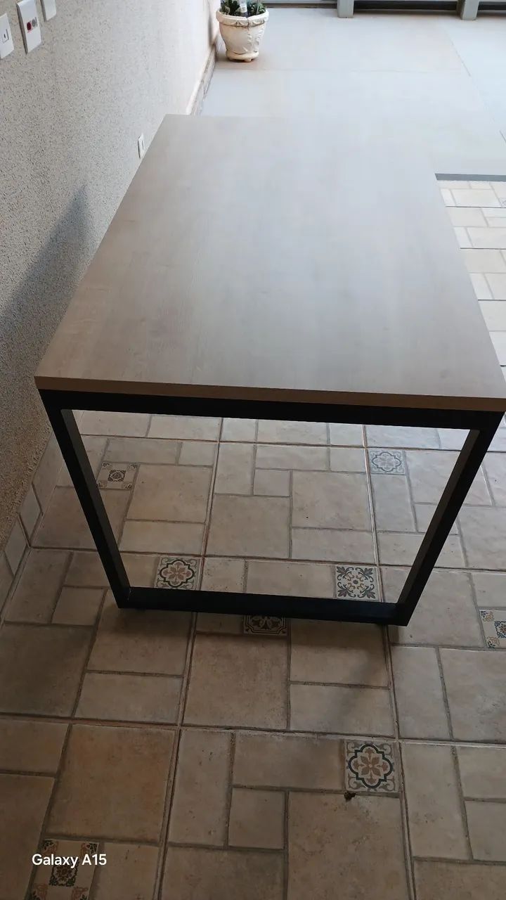Mesa madeira MDF e metal 1.60M X 0.90 M - Foto 2