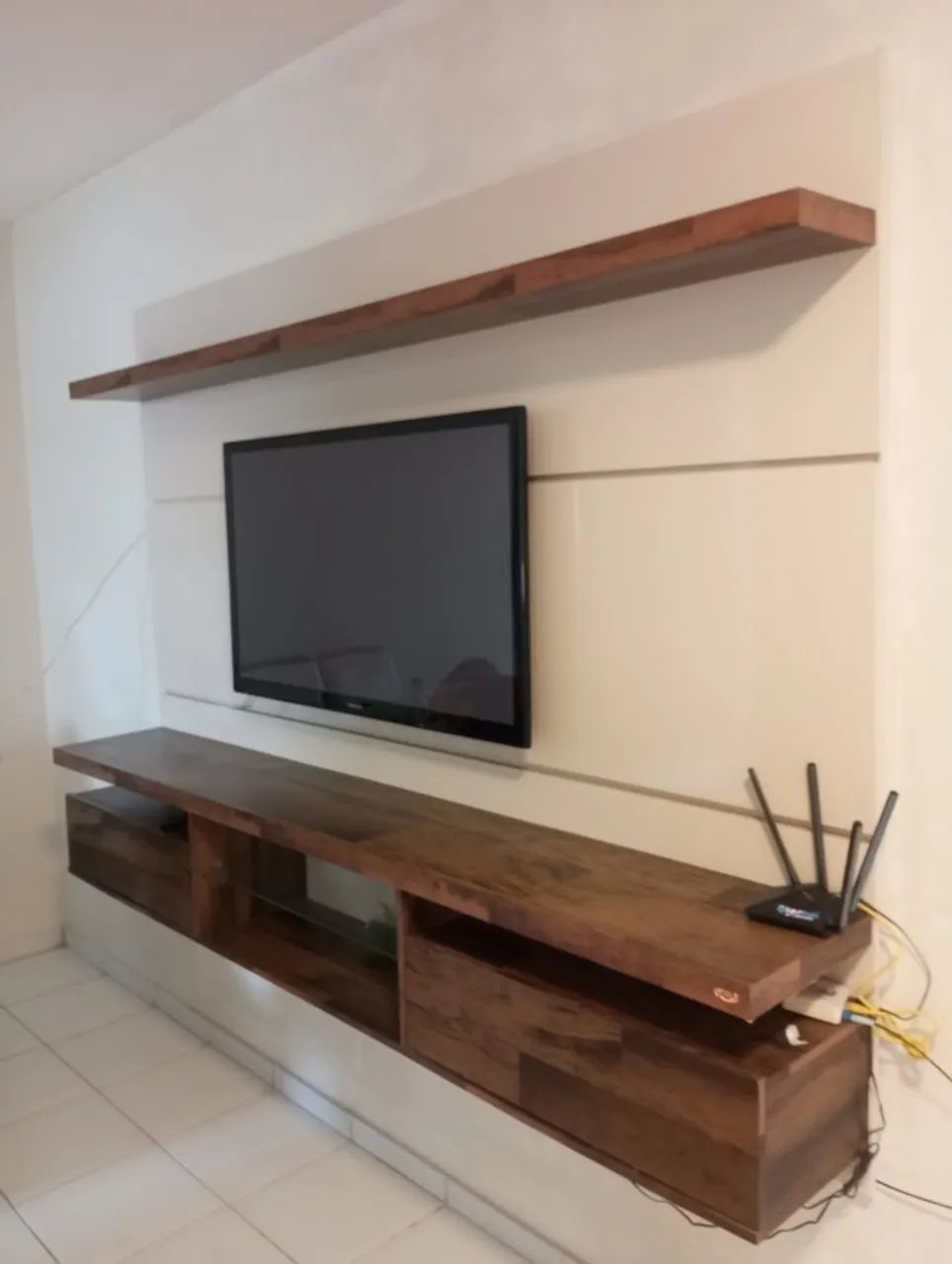 Rack com Painel para TV Medindo 2.20 Largura 1.60 Altura 