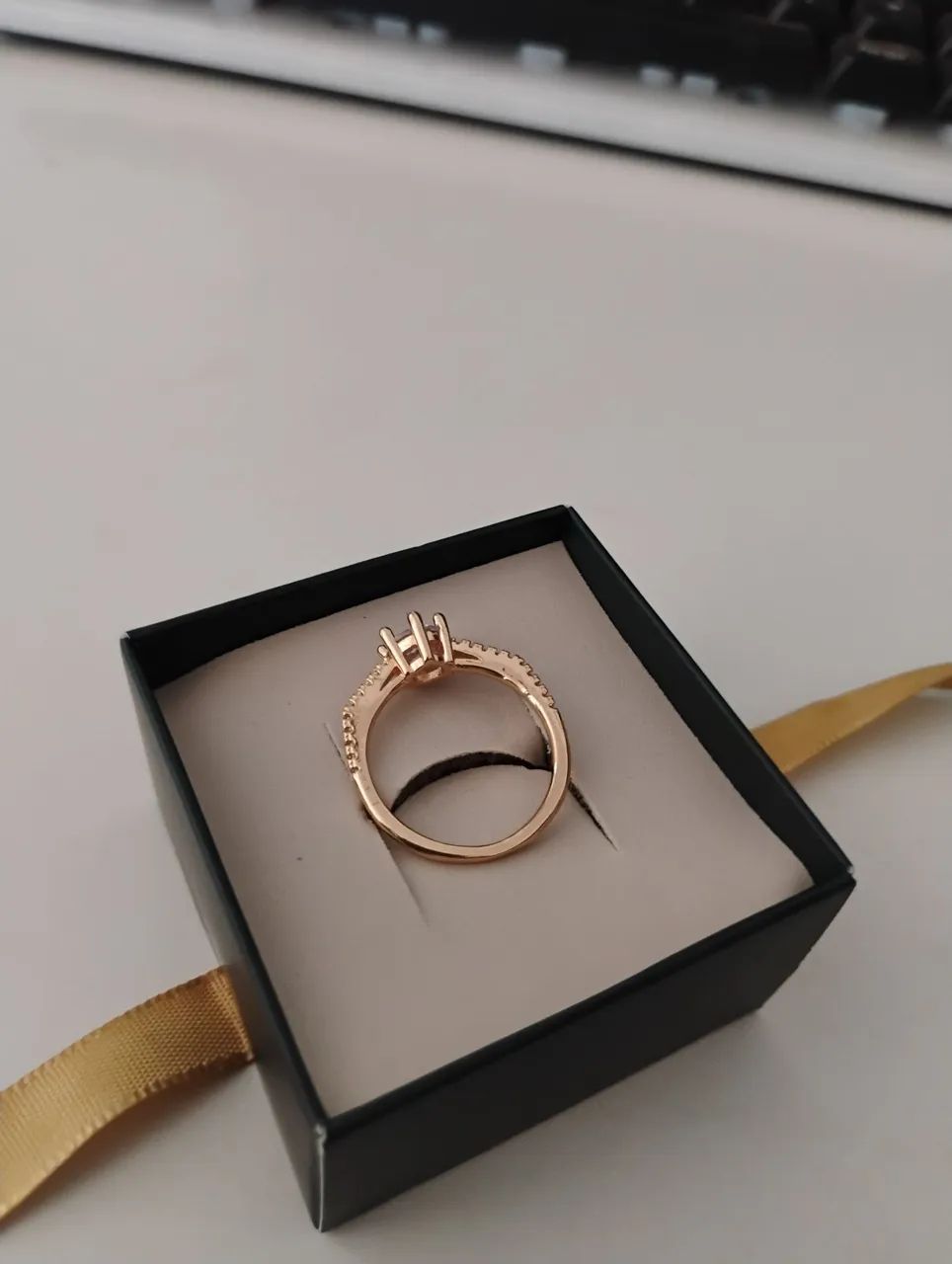 Anel com Pedra Rara em Ouro 18k - Foto 4