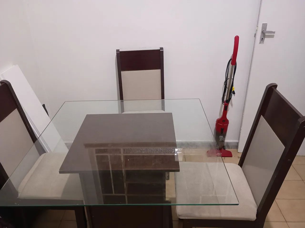 Mesa jantar com 3 cadeiras.  - Foto 2