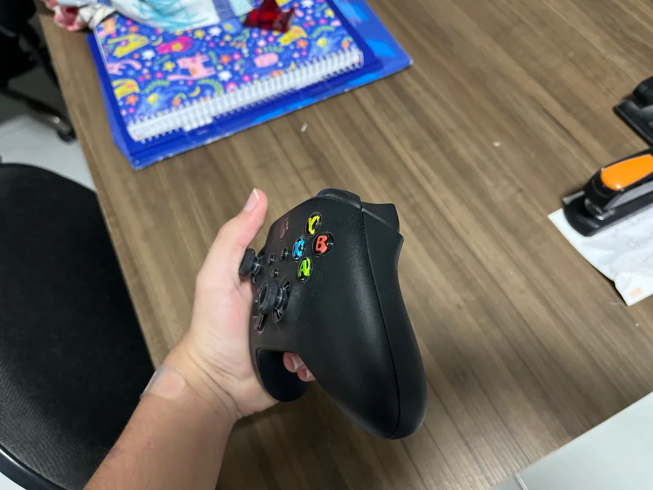 Controle Xbox Series X|S Original Microsoft Carbon Black com Caixa - Foto 2